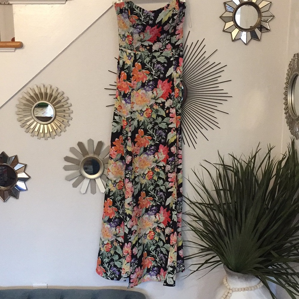 Nookie. Floral full bloom maxi.